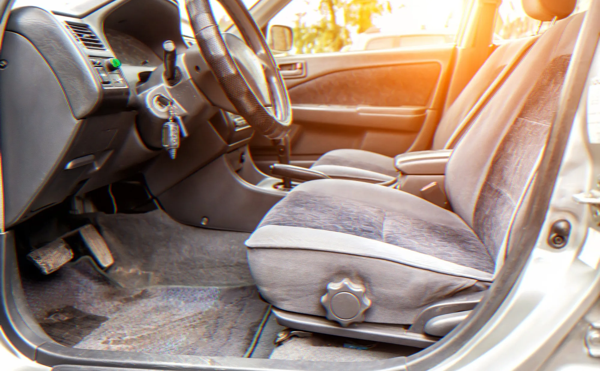 Lire la suite à propos de l’article Comment Nettoyer l&rsquo;Intérieur d&rsquo;une Voiture en 5 Étapes Simples !