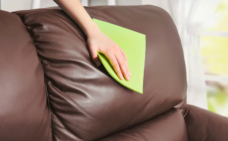 Lire la suite à propos de l’article Comment nettoyer un canapé en cuir efficacement ?