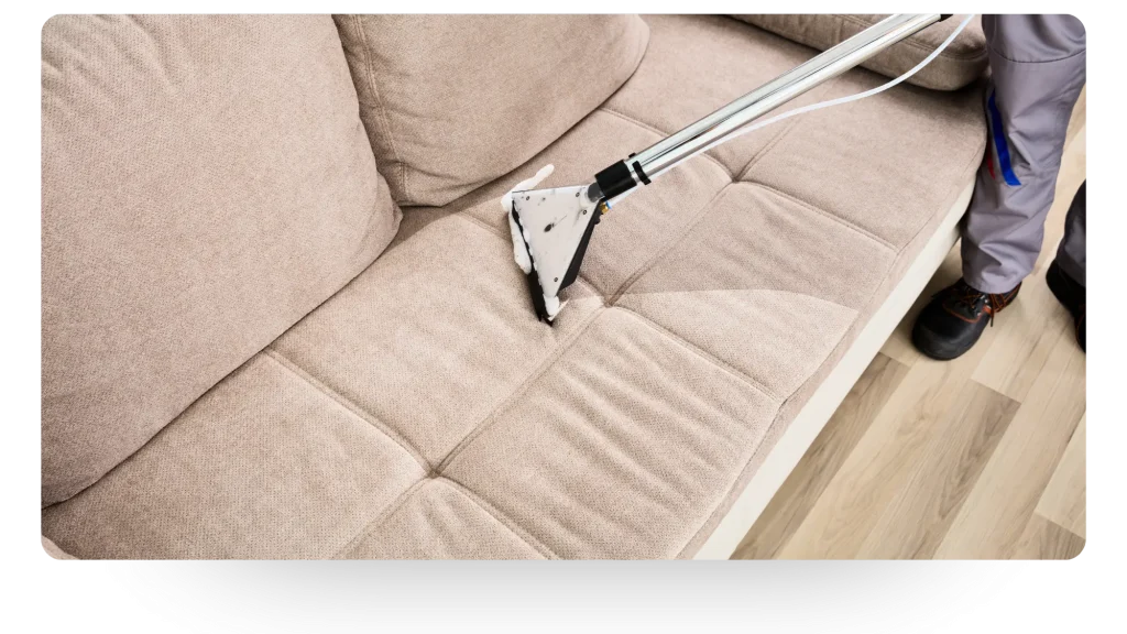 Nettoyage de canapé beige.